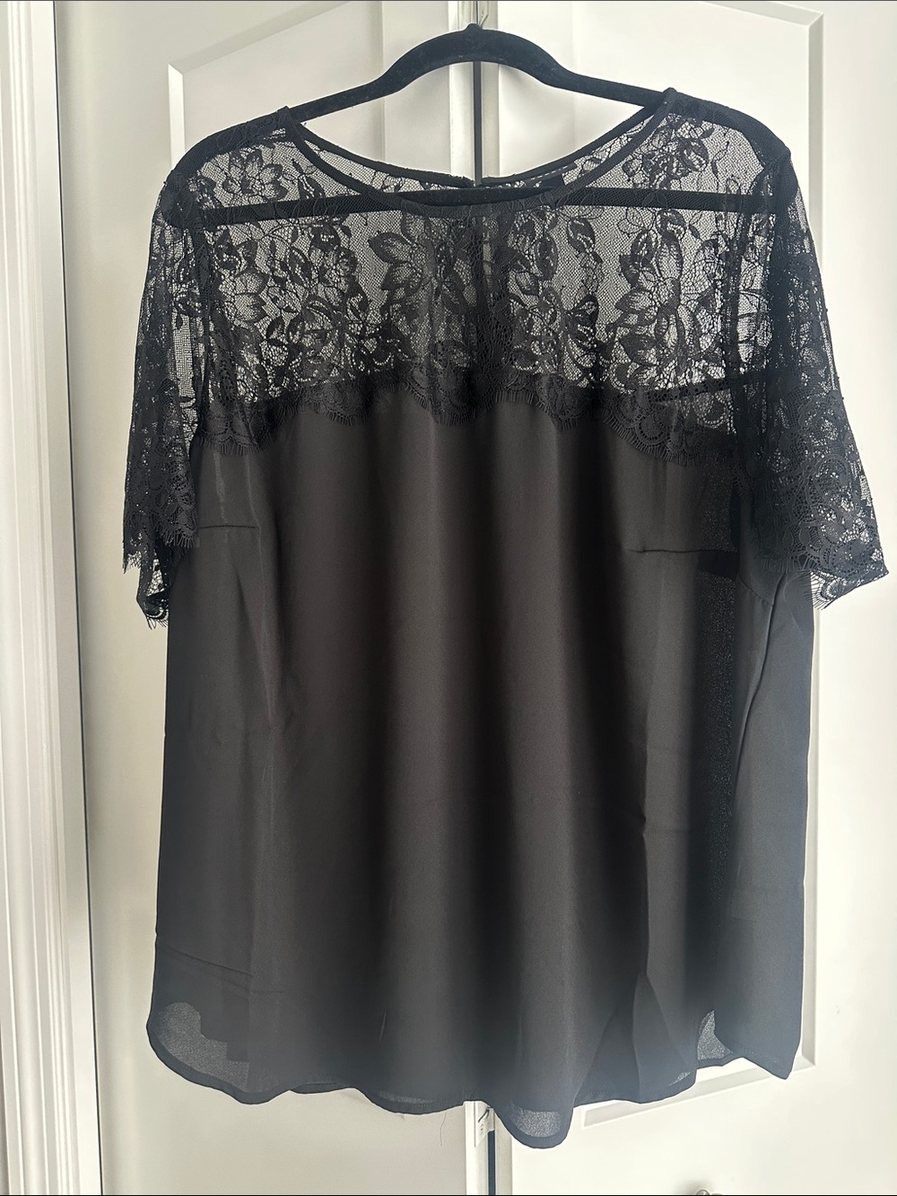 Torrid Women's Black Lace Blouse, size 2 NWOT